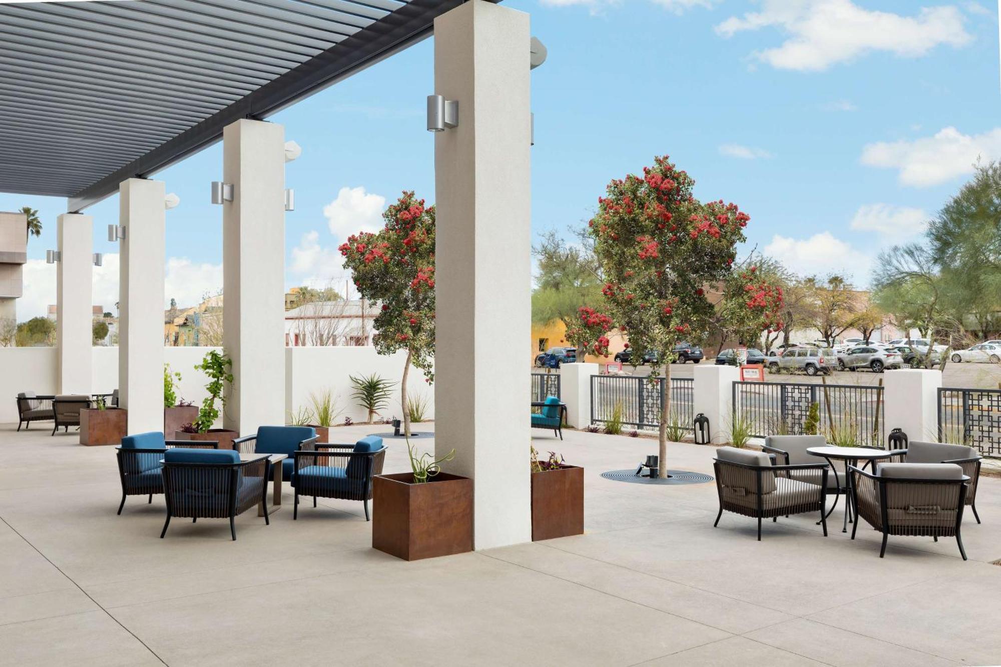 ホテル Doubletree By Hilton Tucson Downtown Convention Center エクステリア 写真